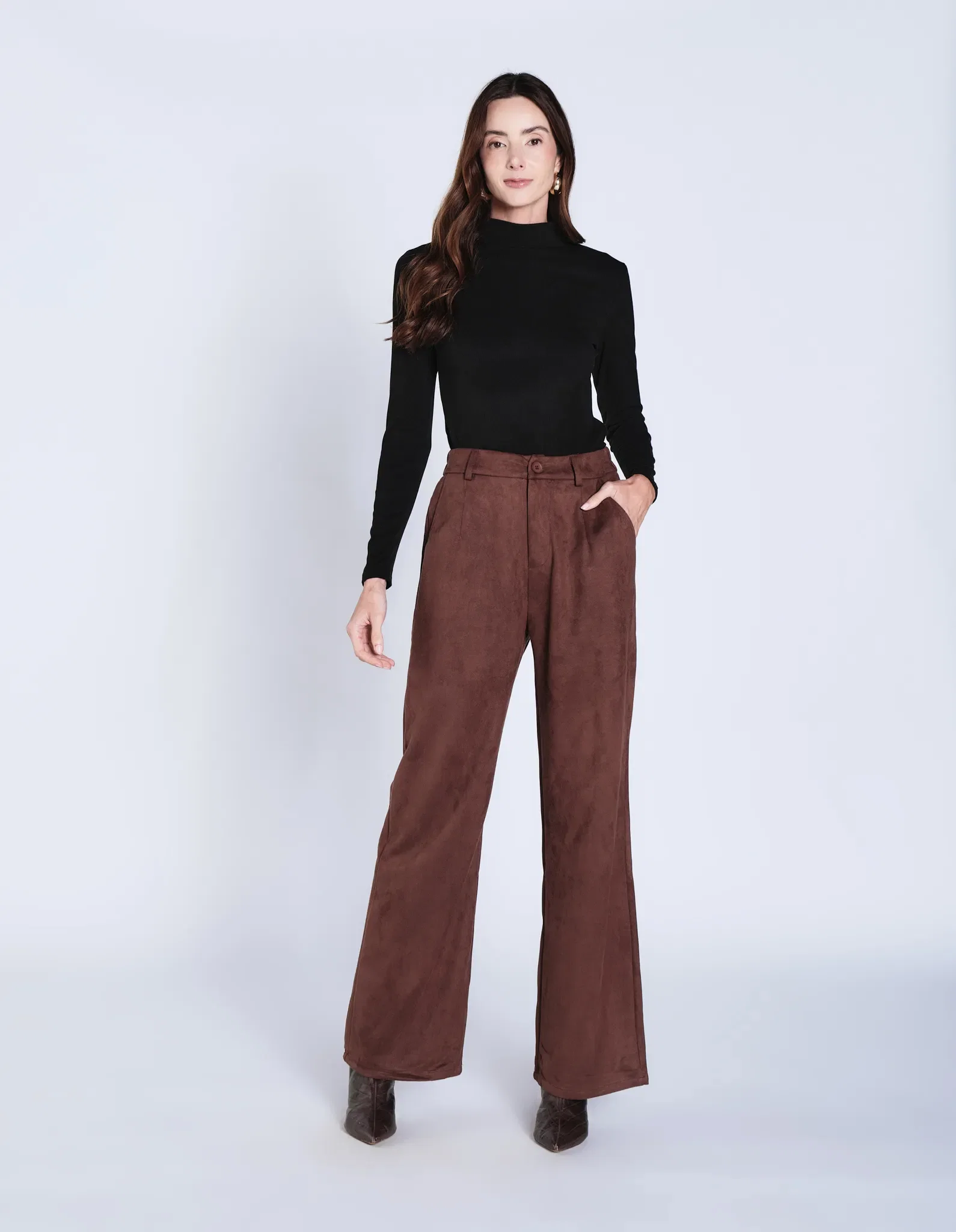 Calça Pantalona Suede Detalhe Pregas - Cafe — imagem 1