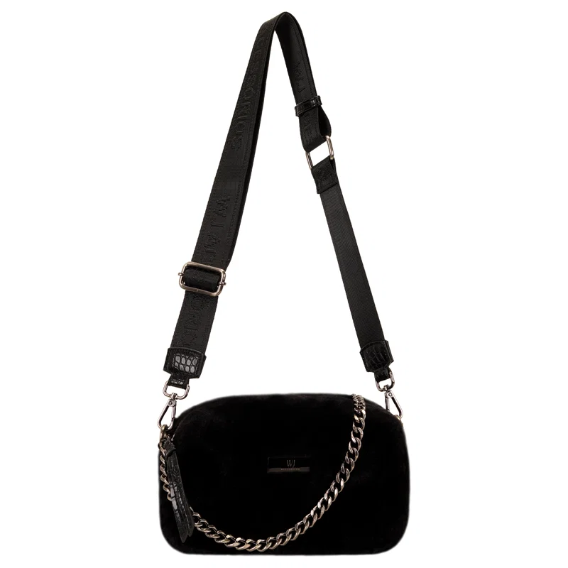 Bolsa Transversal Media Pelo Com Detalhe Corrente E Logo Resinado