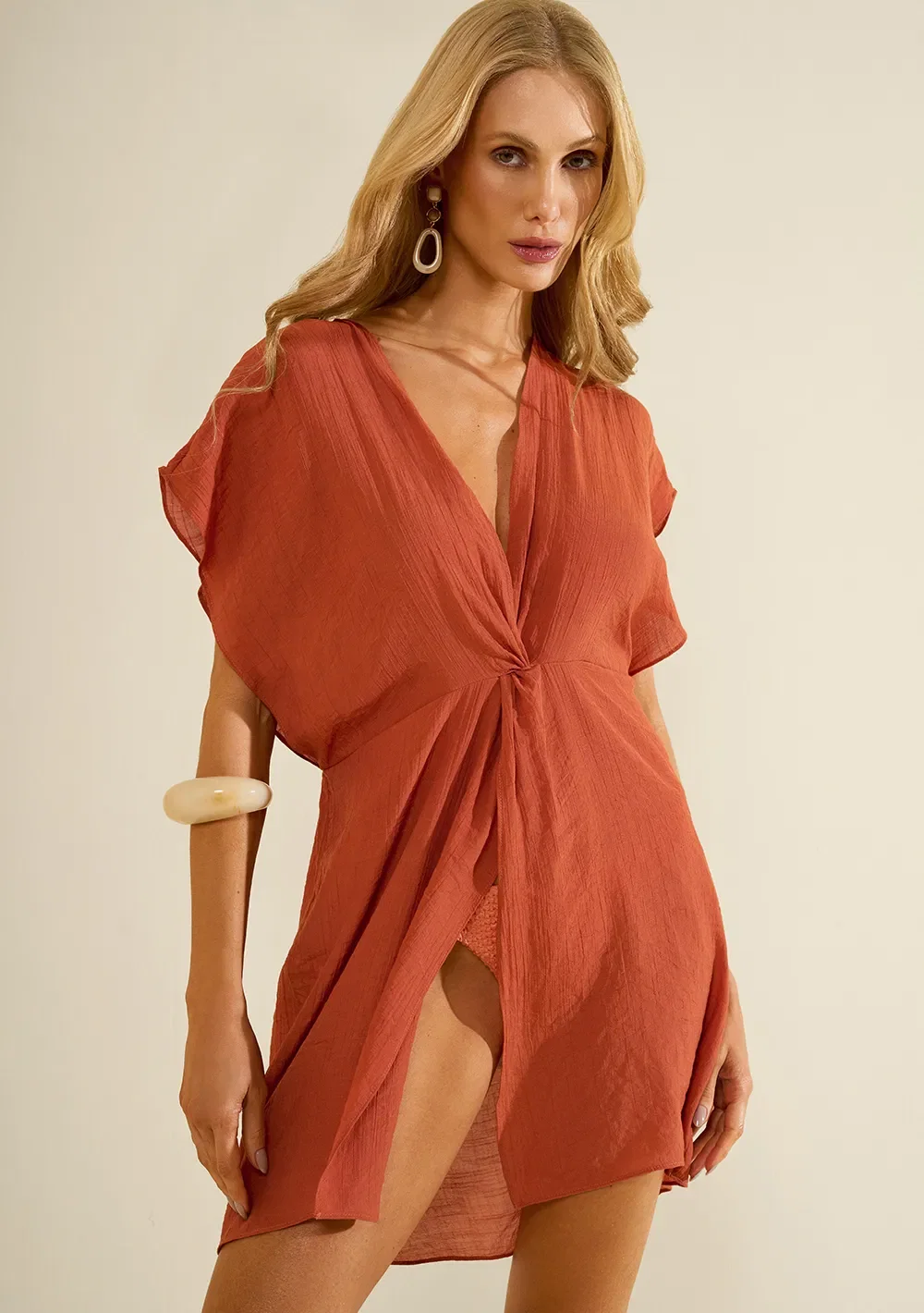 Vestido Morena Rosa Solto Decote V Manga Curta Curto Laranja