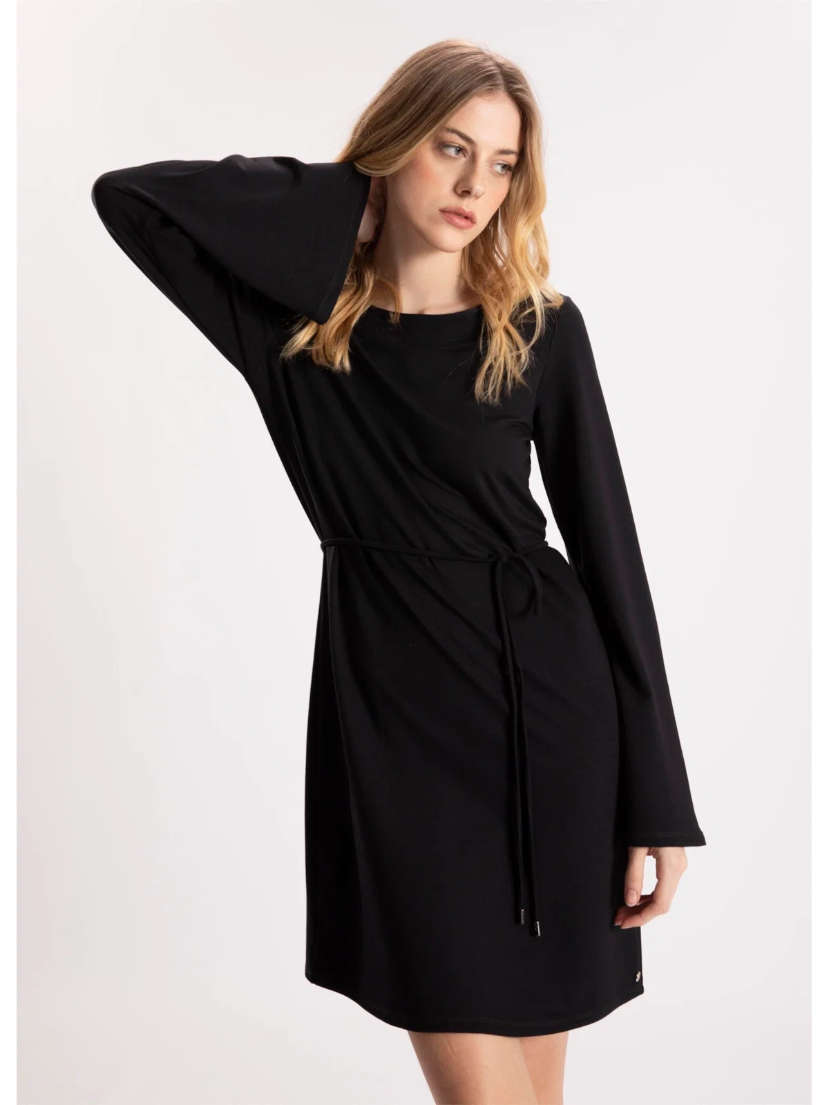 Vestido Moletinho Heavy Manga Sino Preto — imagem 1