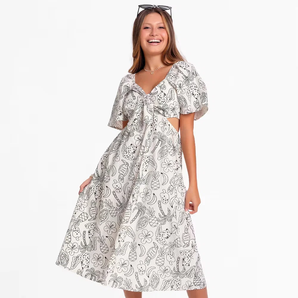 Vestido em tecido anaruga liso com amarração decorativa