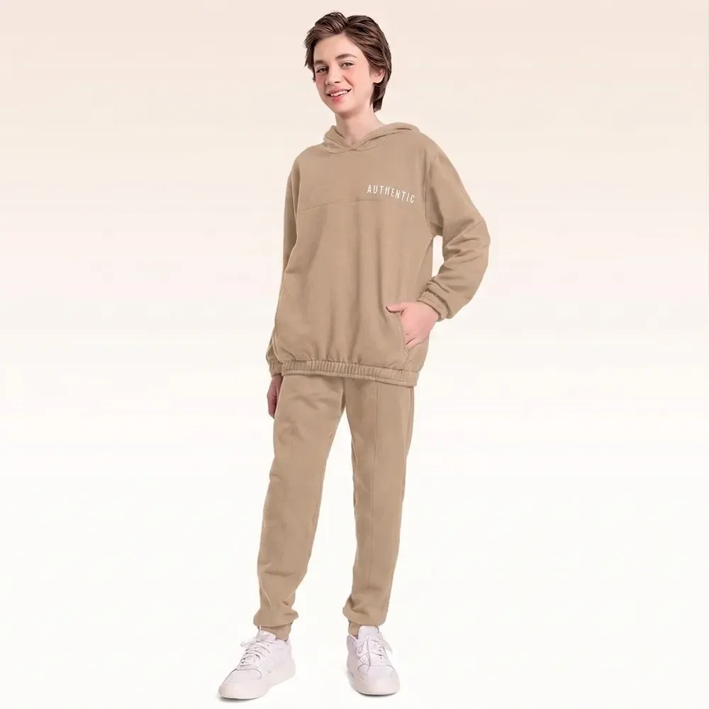 Conjunto blusão com capuz e calça em moletom