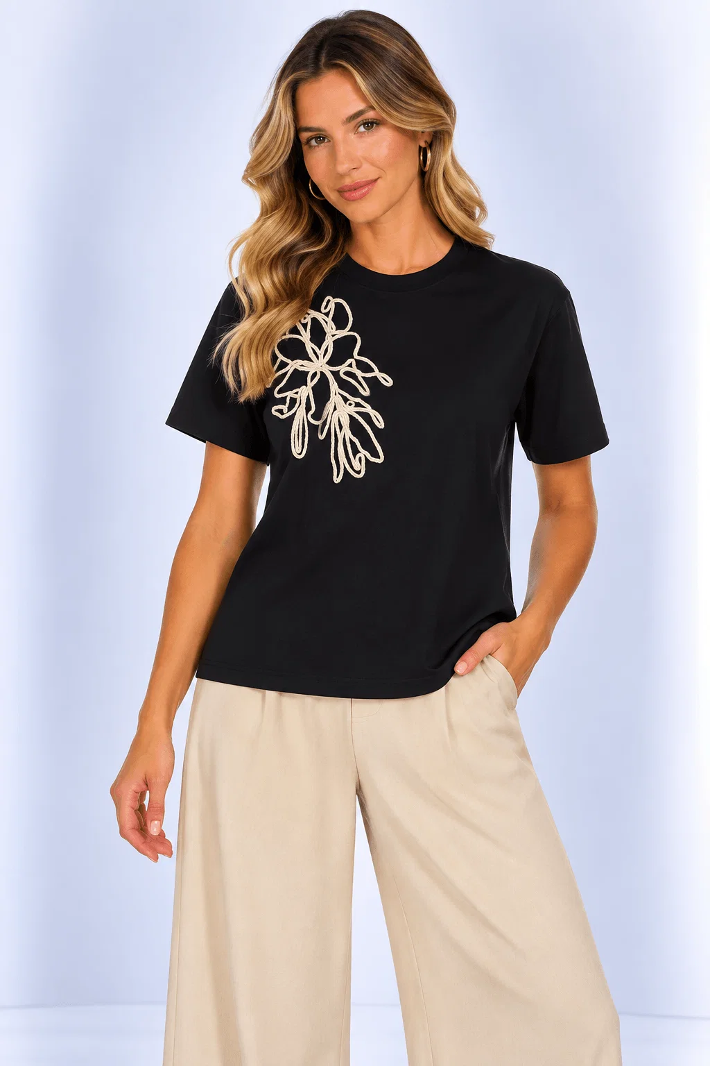Blusa Bordado Cordonê Flor Abstrata - Preto