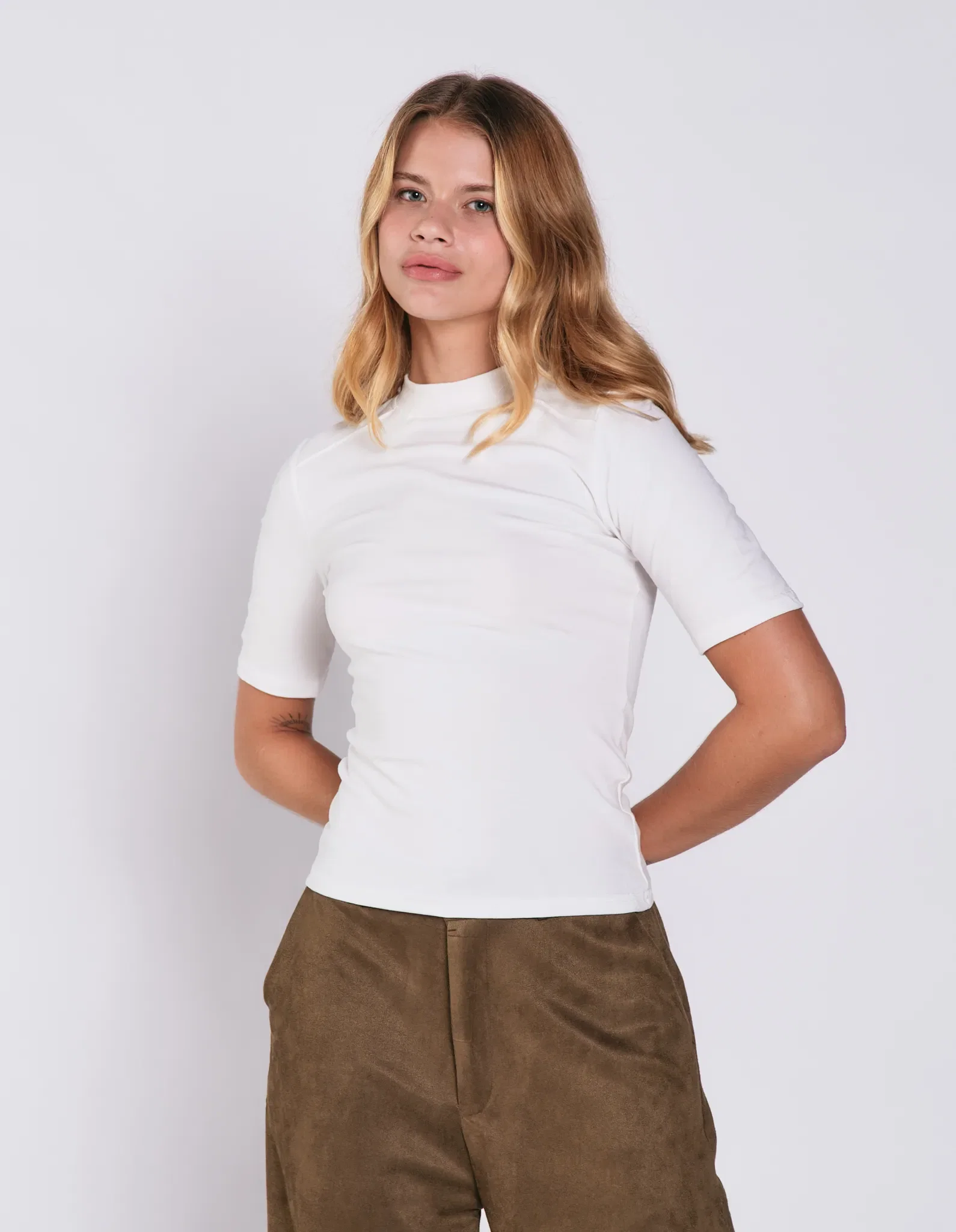 Blusa Manga Curta Detalhe Ombro Nervuras - Branco — imagem 1