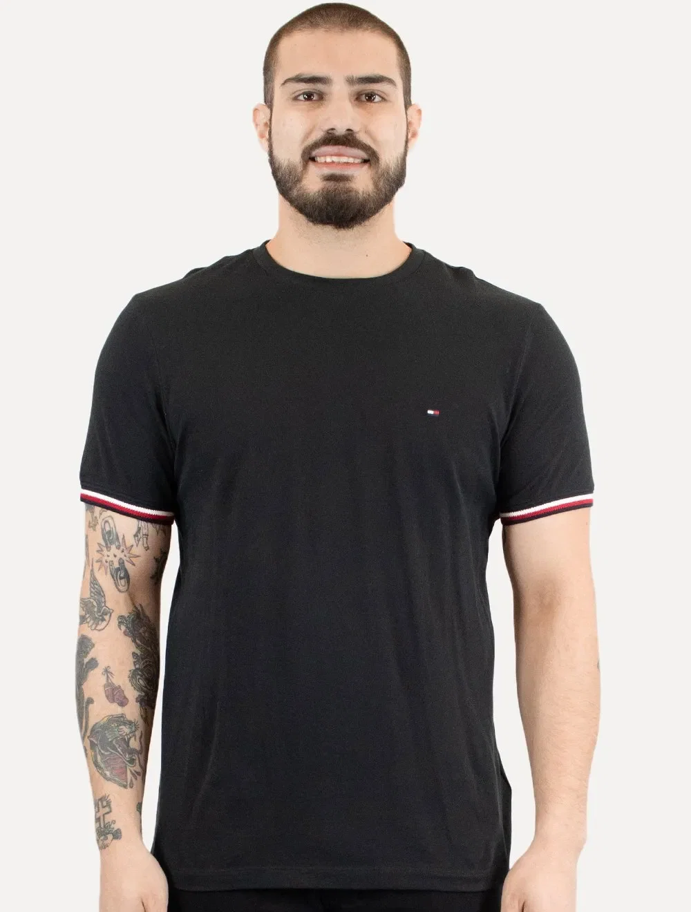 Camiseta Tommy Hilfiger Masculina Piquet Global Stripe Cuff Preta — imagem 1