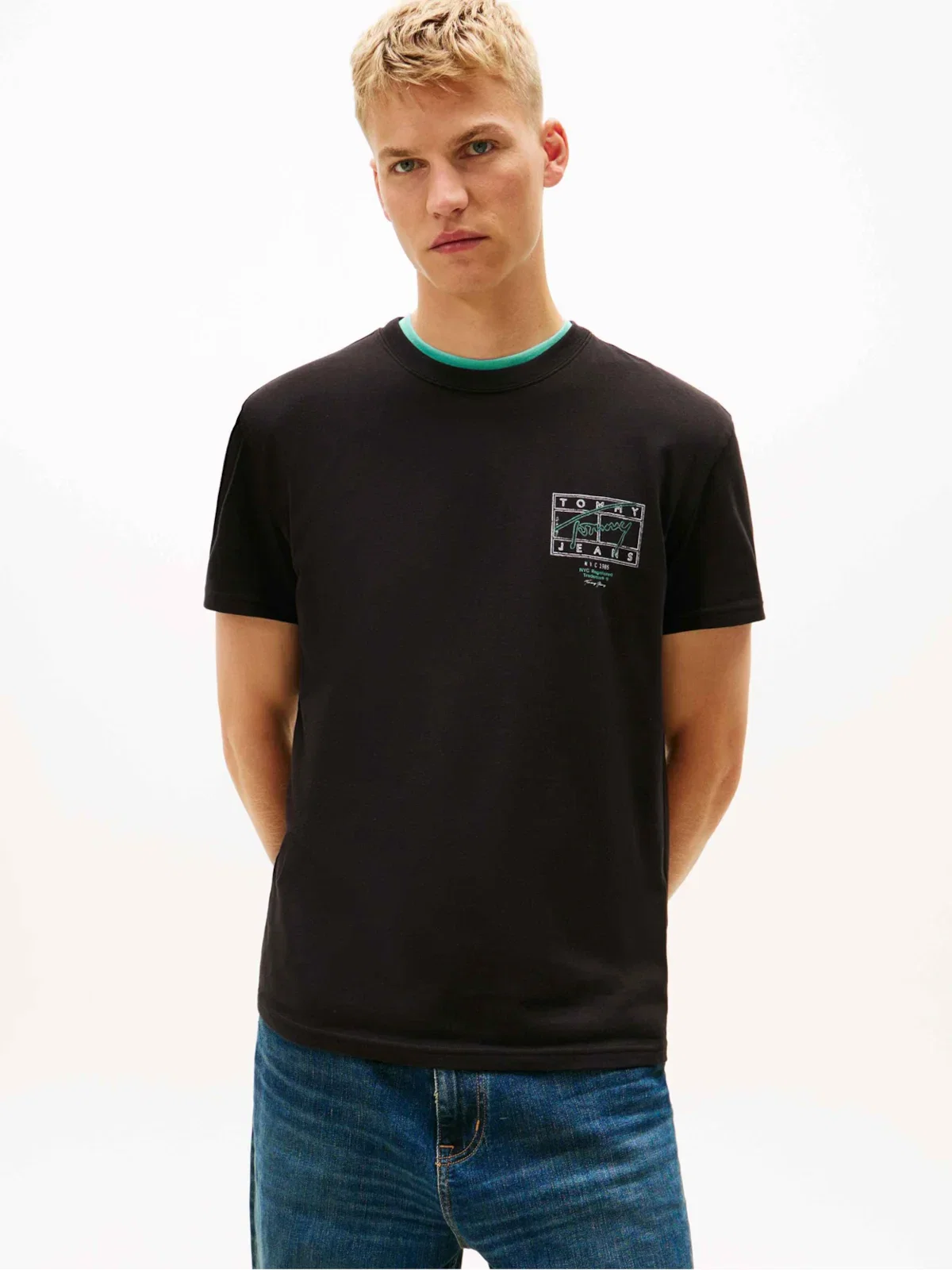 Camiseta de Gola Redonda com Logo Exclusivo nas Costas — imagem 1