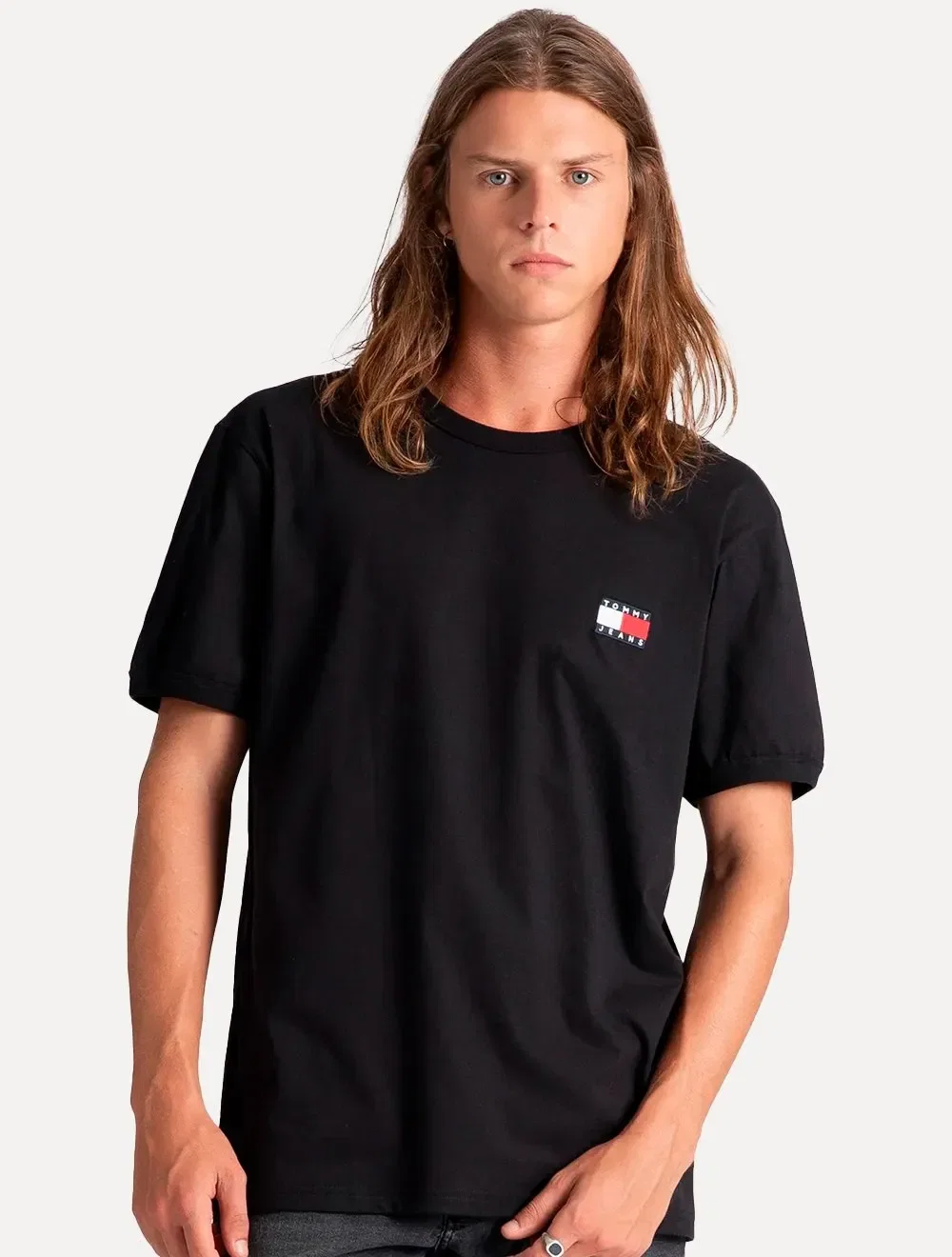Camiseta Tommy Hilfiger Masculina Regular Badge Logo Tee Preta — imagem 1