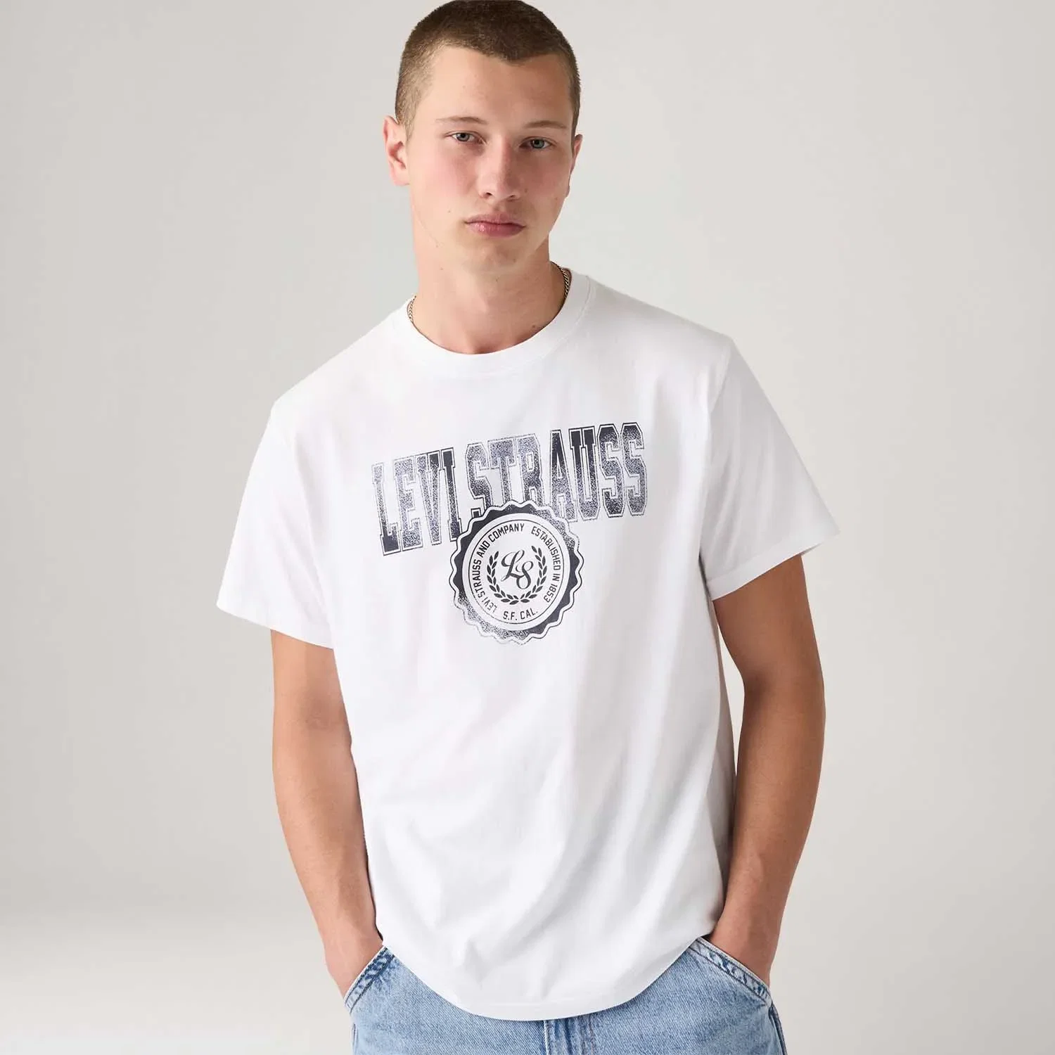 Camiseta Levi's® Relaxed Tee Branca Manga Curta — imagem 1
