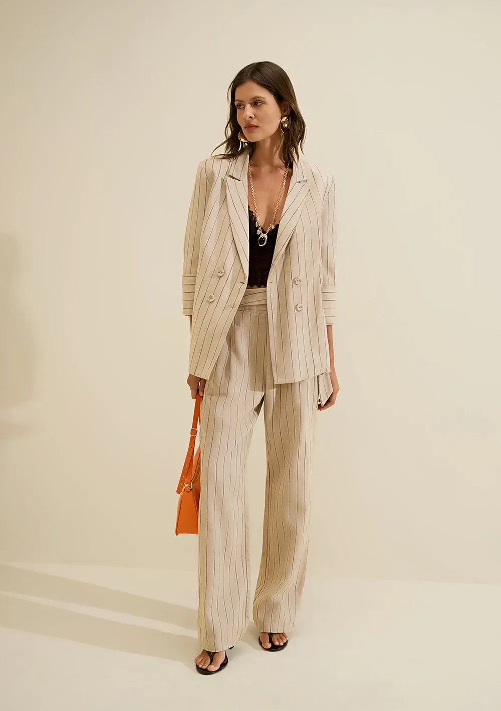 Conjunto Blazer Manga Longa Calça Wide Cintura Alta Bege Claro