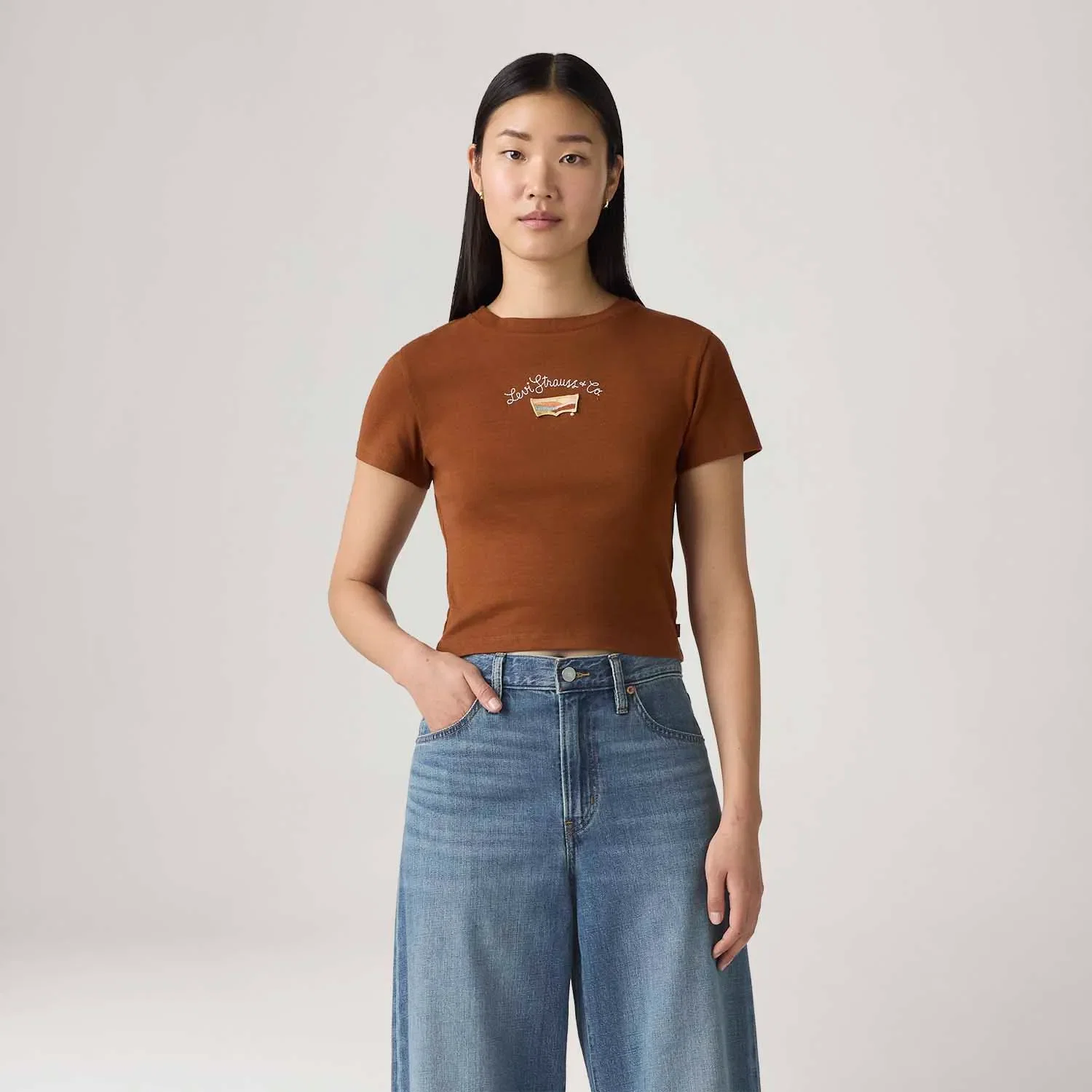 Camiseta Levi's® Essential Sporty Marrom Manga Curta — imagem 1