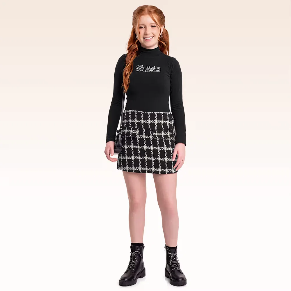 Conjunto blusa manga longa em cotton elastano e shorts saia em tecido xadrez — imagem 1