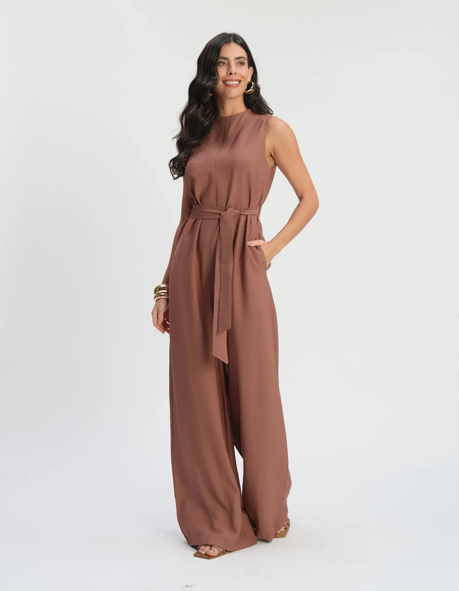 Macacao Alfaiataria Pantalona Com Faixa - Marrom