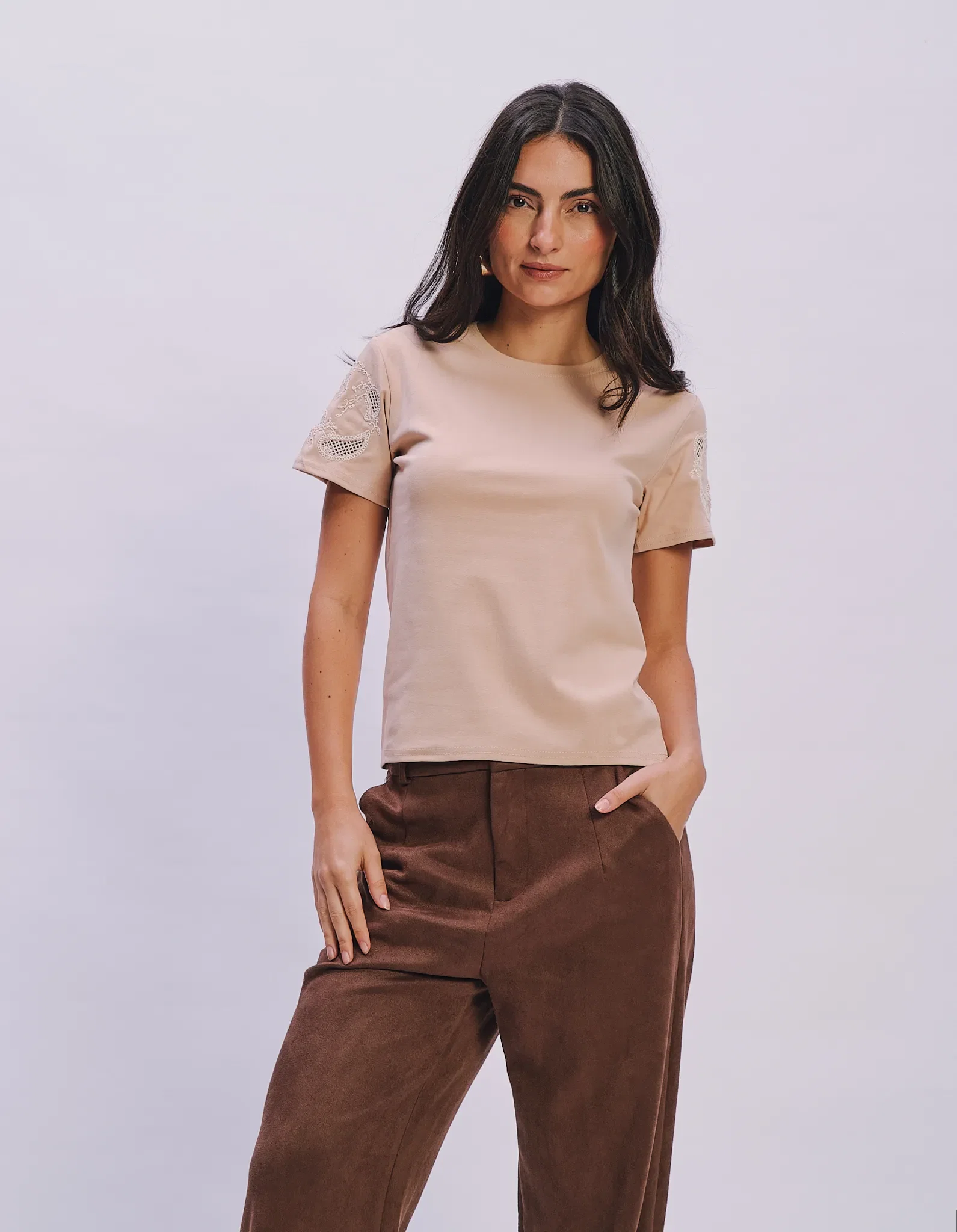 Blusa Manga Curta Bordado Arabesco - Bege — imagem 1