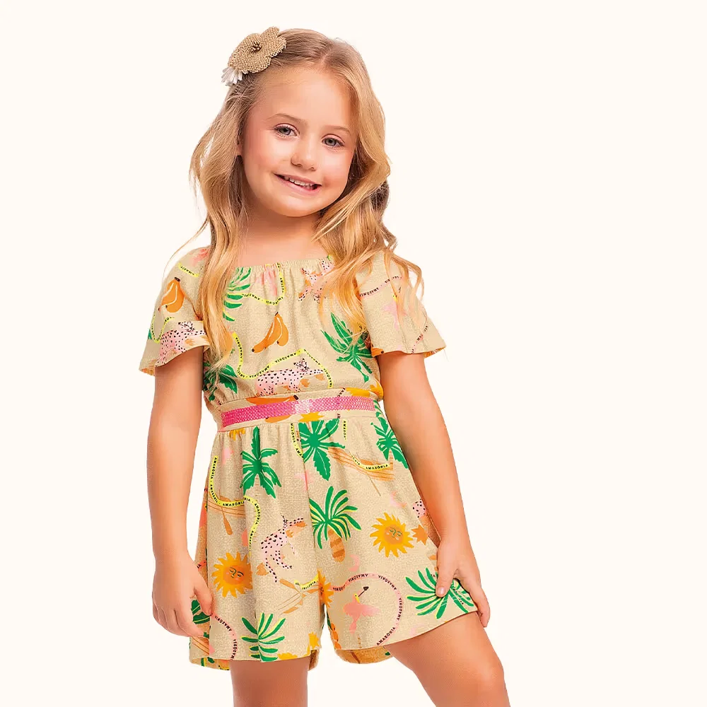 Macacão curto com estampa tropical bordado com lantejoula