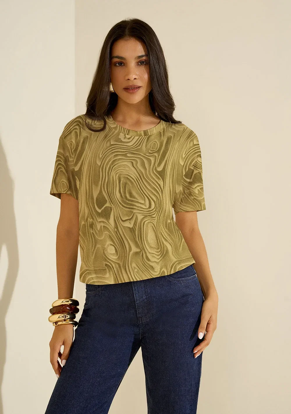 Camiseta Morena Rosa Solta Decote Careca Manga Curta Padrão Bege / Vermelho