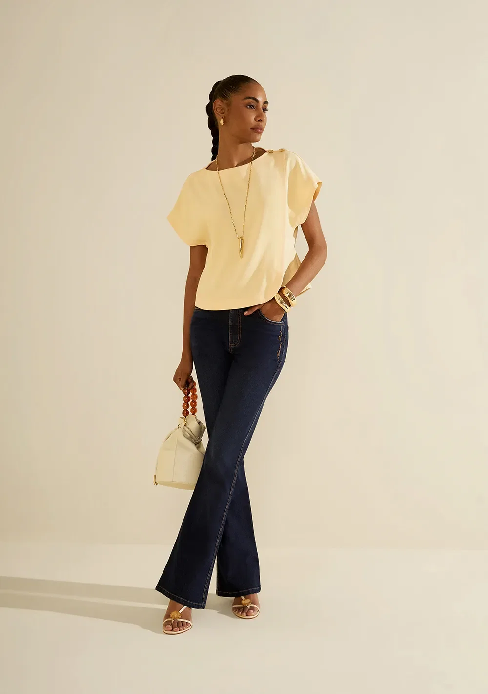 Blusa Morena Rosa Solta Decote Careca Manga Curta Padrão Amarelo — imagem 1