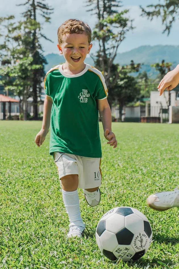 Conjunto Infantil Camiseta em Malha e Bermuda Moletom