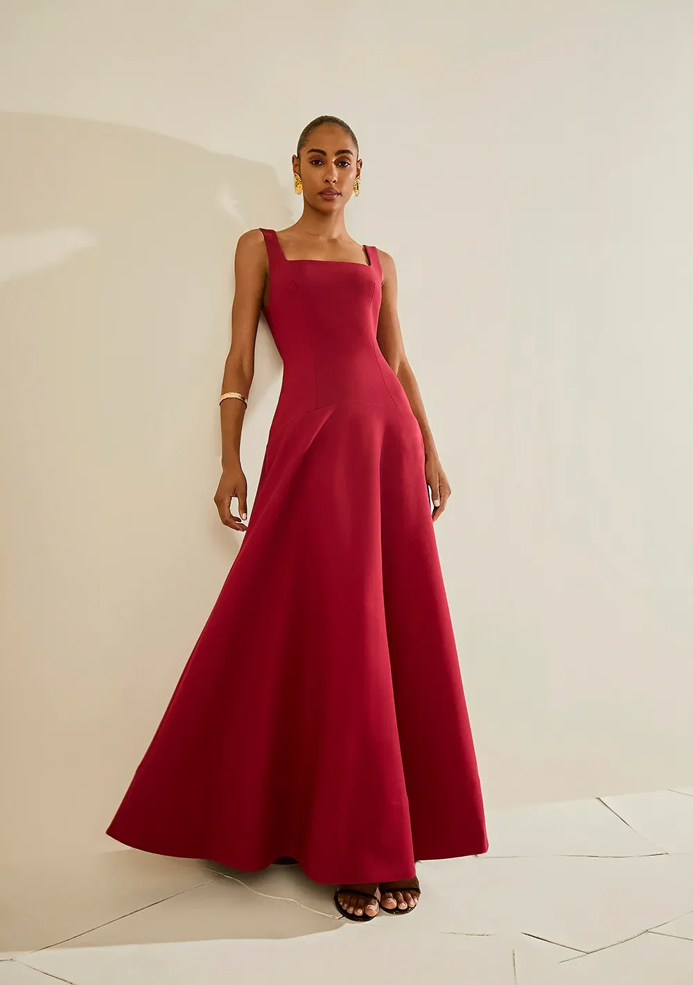 Vestido Ajustado Decote Reto Com Alca Longo Vermelho
