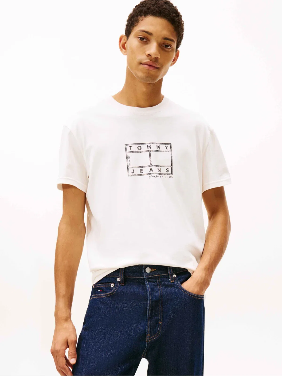 Camiseta de Gola Redonda com Estampa de Logo — imagem 1