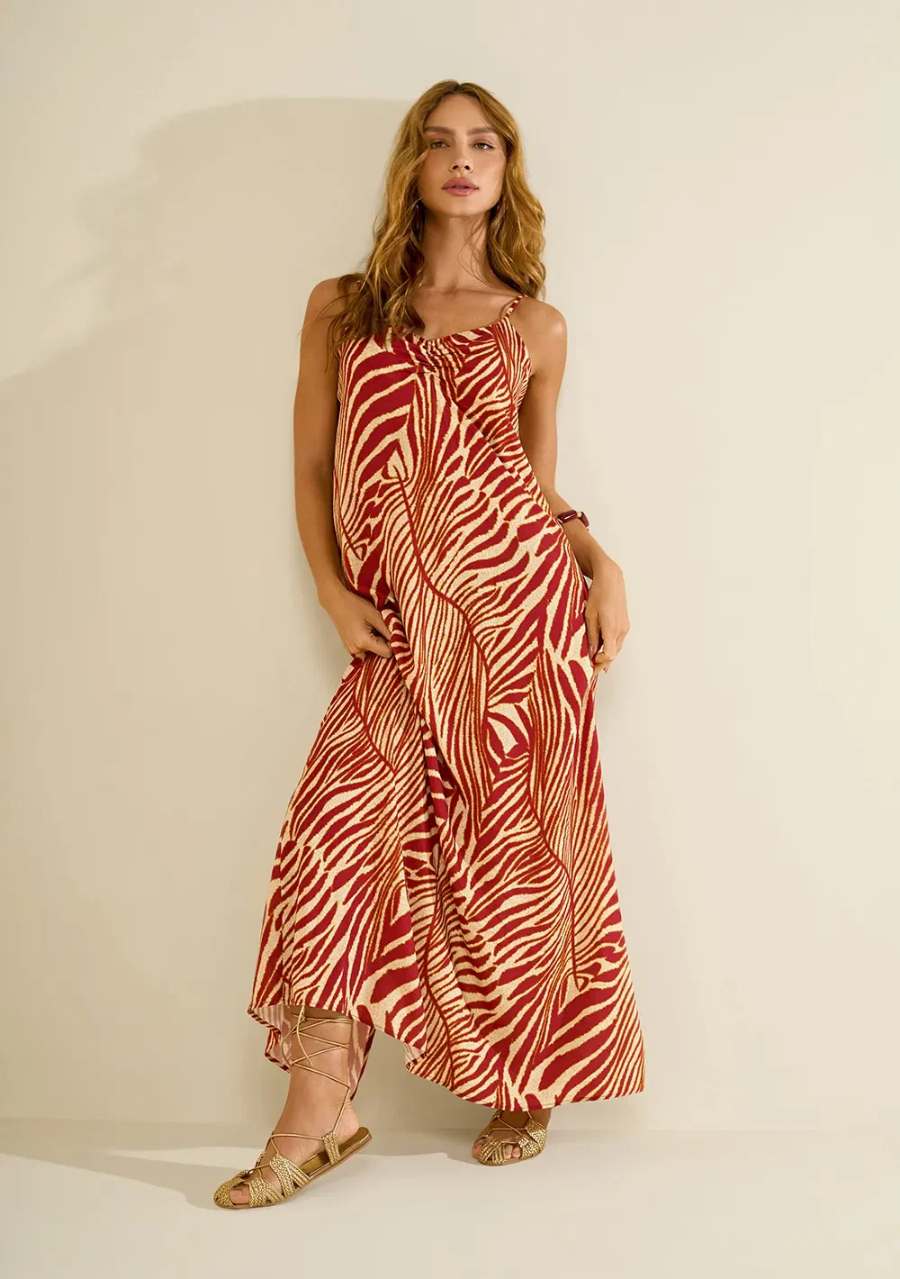 Vestido Morena Rosa Solto Decote V Sem Manga Longo Vermelho