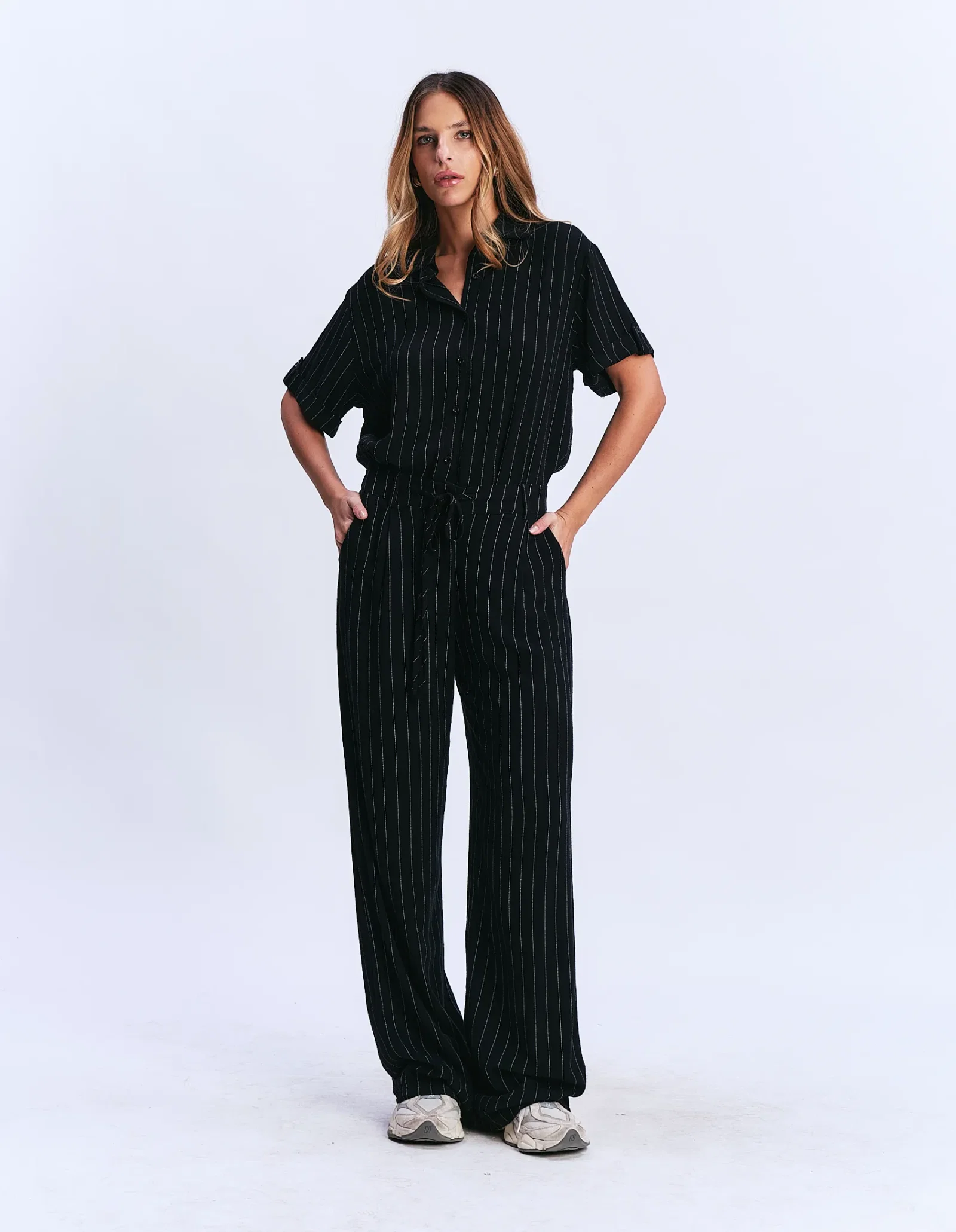 Calça Pantalona Risca de Giz - Preto — imagem 1