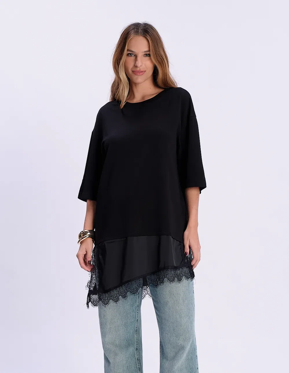 Blusa Assimétrica Detalhe Renda - Preto