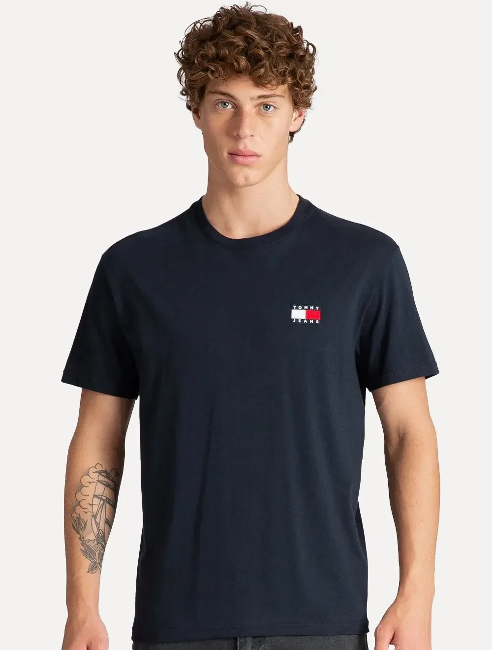 Camiseta Tommy Hilfiger Masculina Regular Badge Logo Tee Azul Marinho
