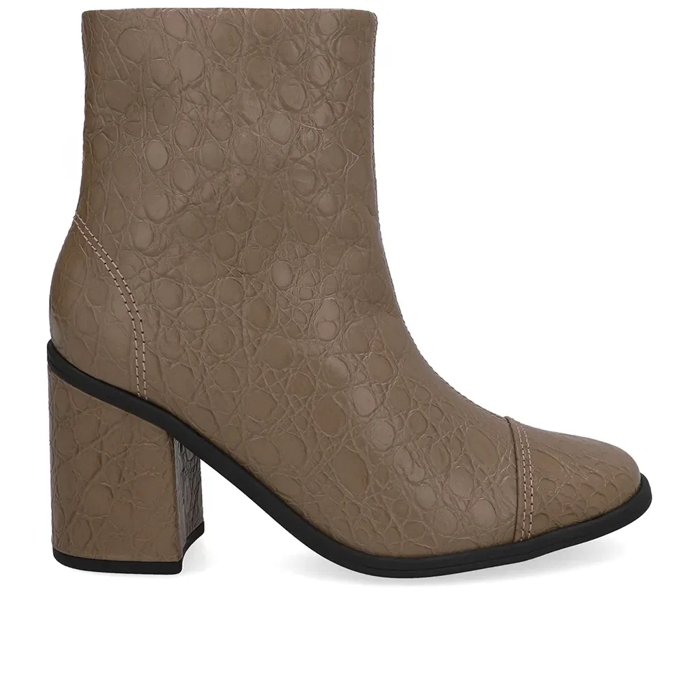 Bota Bico Redondo Couro Croco Marrom