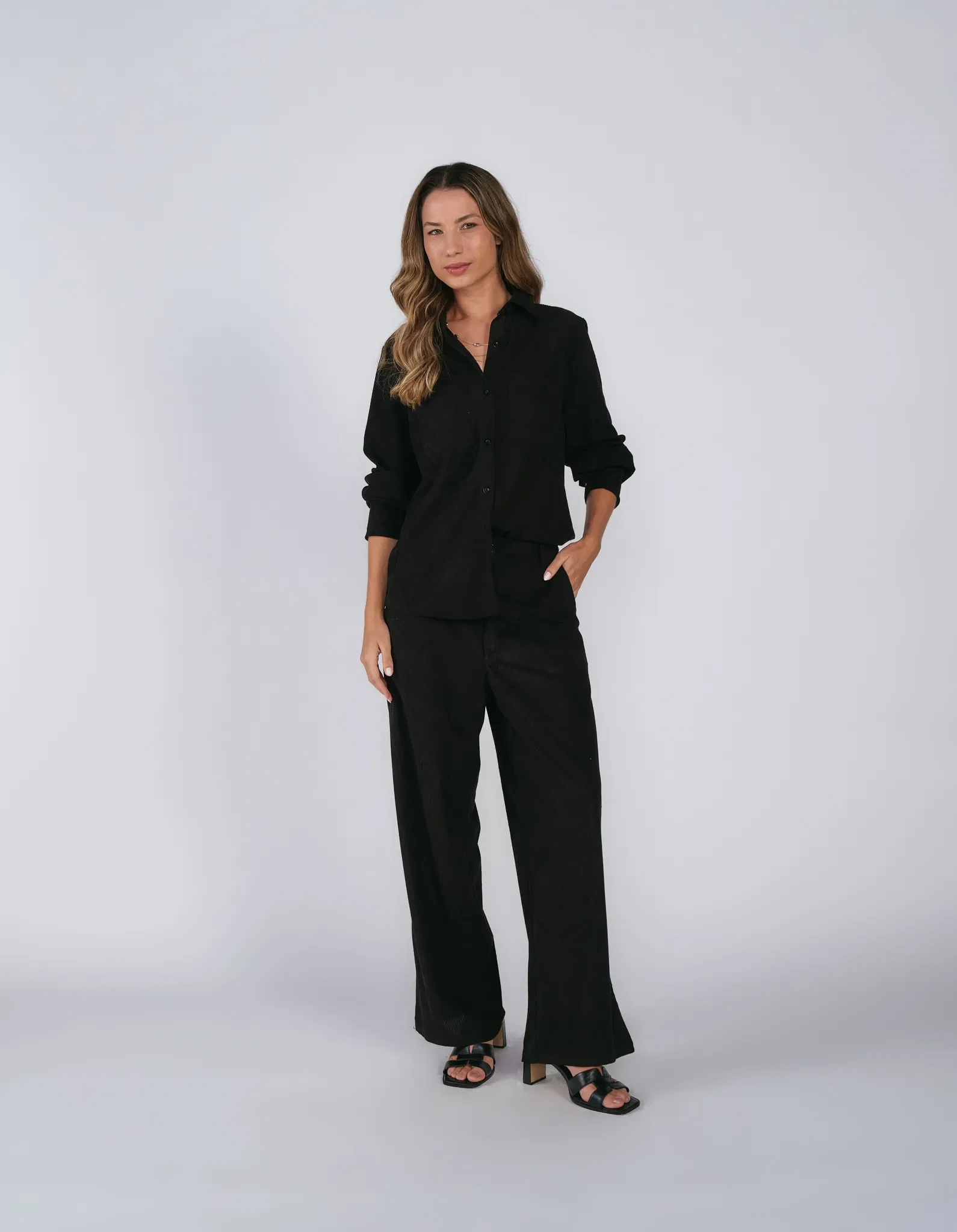 Calça Alfaiataria Bolsos Faca - Preto — imagem 1