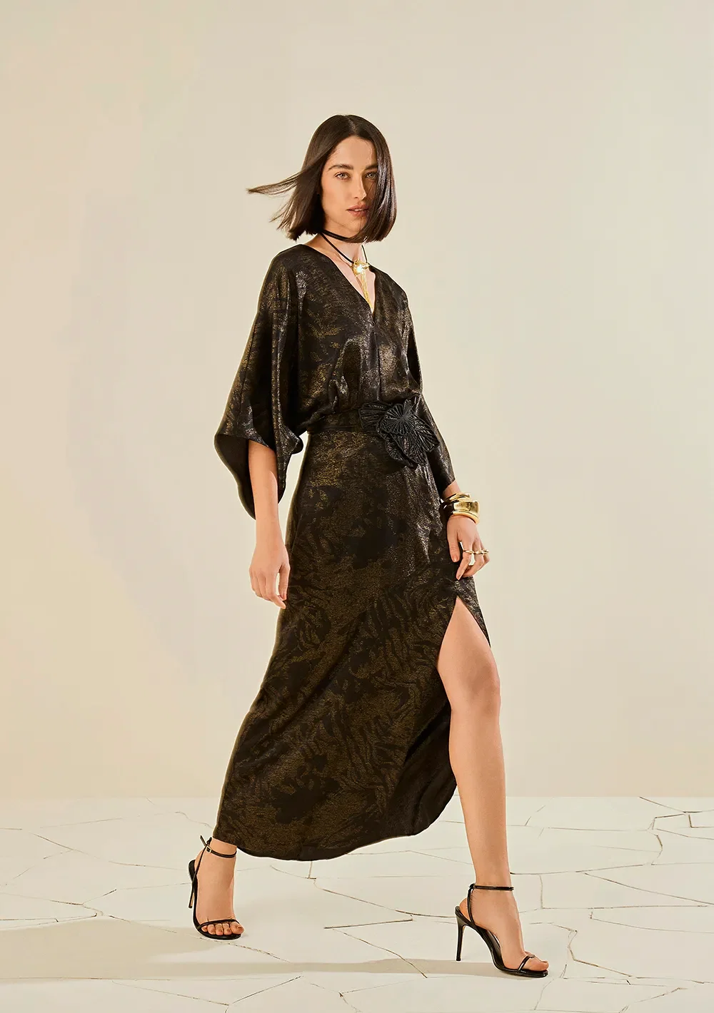 Vestido Morena Rosa Ajustado Decote V Manga Longa Longo Preto