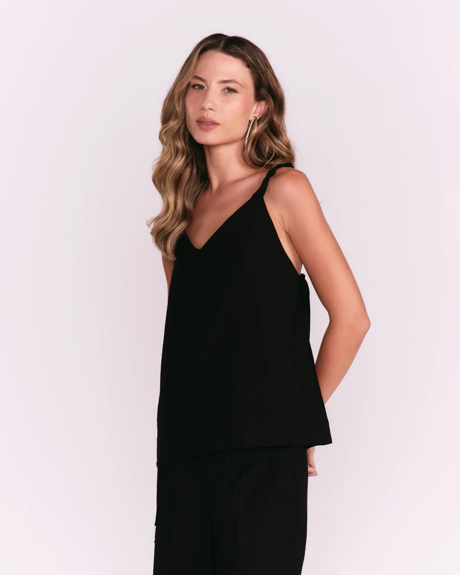 Blusa Alça Fina Detalhe Nó - Preto