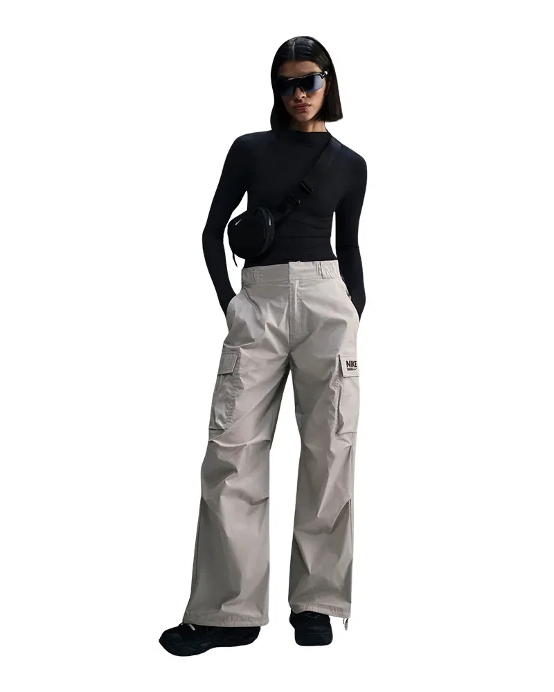 Calça Nike Sportswear Woven Feminina — imagem 1