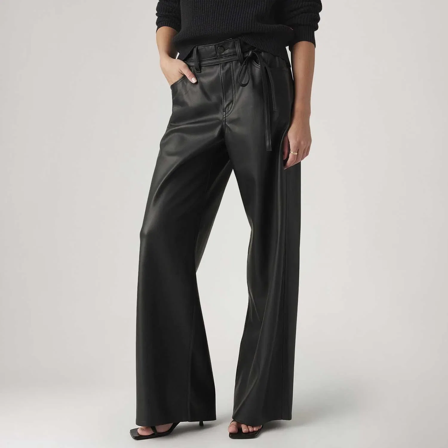 Calça Levi's® XL Straight Leather Couro Sintético Preta — imagem 1