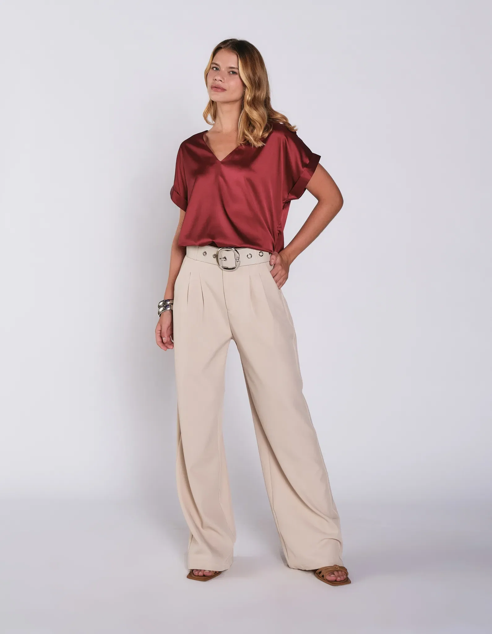 Calça Pantalona Bolso Faca Com Cinto - Areia — imagem 1