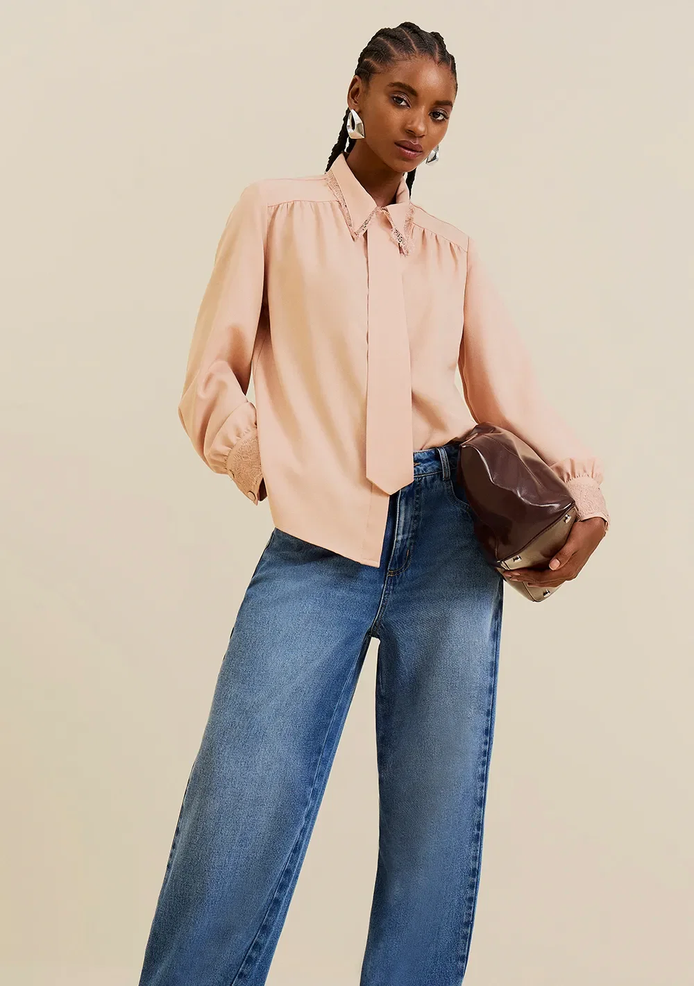 Camisa Morena Rosa Solta Gola Clássica Manga Longa Alongada Bege