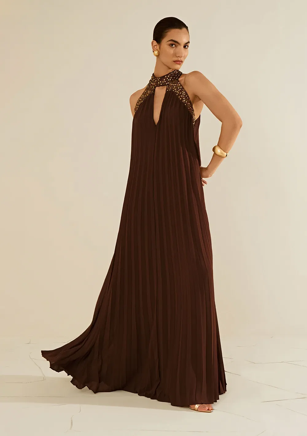 Vestido Solto Gola Alta Sem Manga Longo Marrom