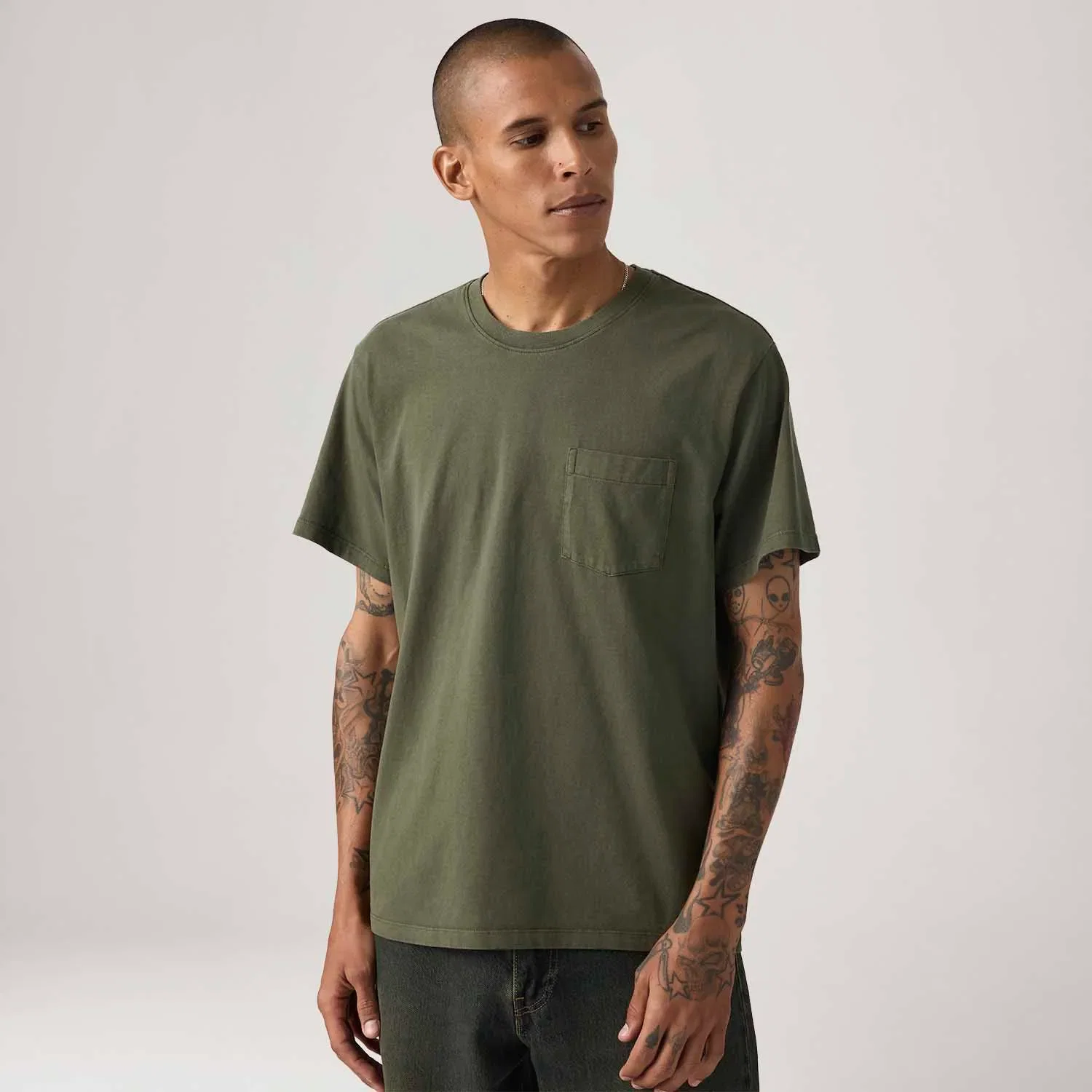 Camiseta Levi's® Essential Pocket Tee Verde Musgo Manga Curta — imagem 1