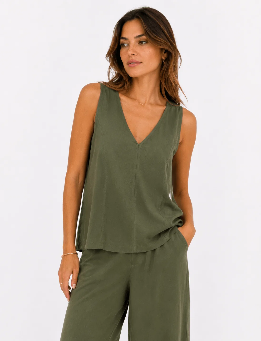 Blusa Sem Manga Detalhe Pespontos - Verde Militar — imagem 1