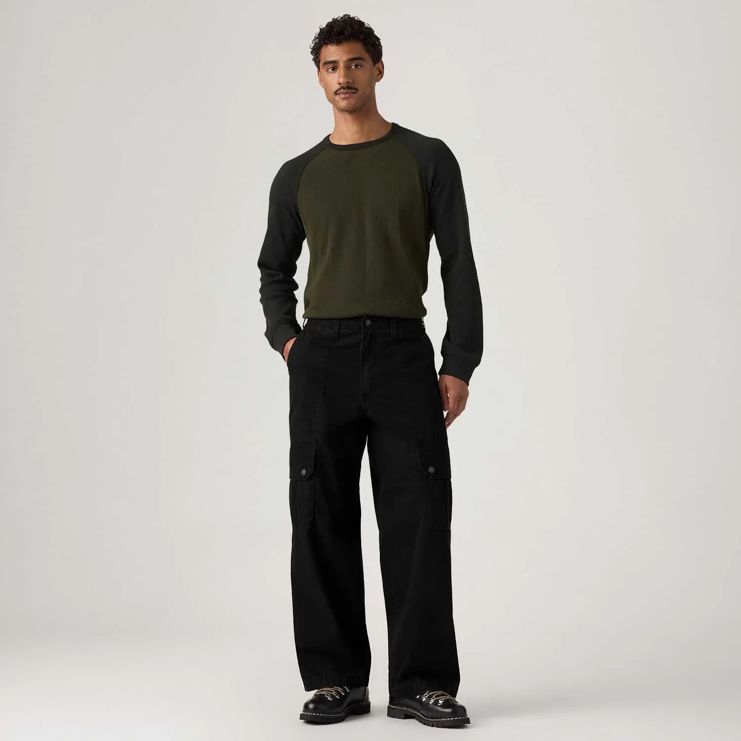 Calça Levi's®Extra Baggy Cargo Preta — imagem 1