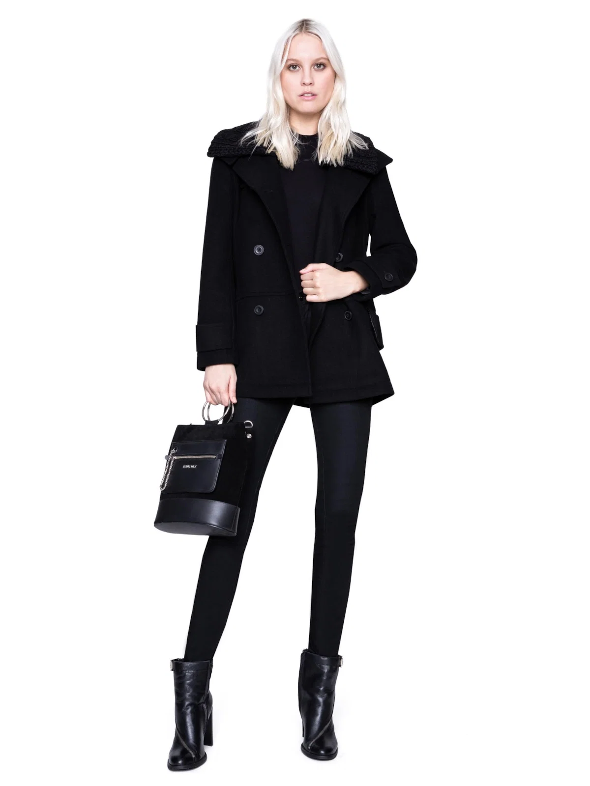 Casaco Cuts Knitted Collar Preto
