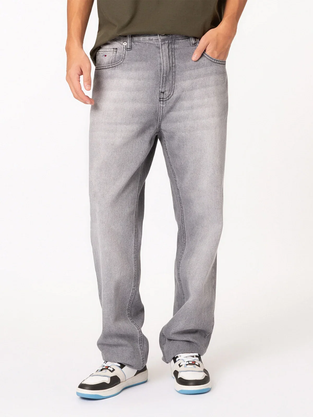 Calça Jeans Sonny com Corte Reto e Perna Afunilada e Lavagem Desbotada — imagem 1