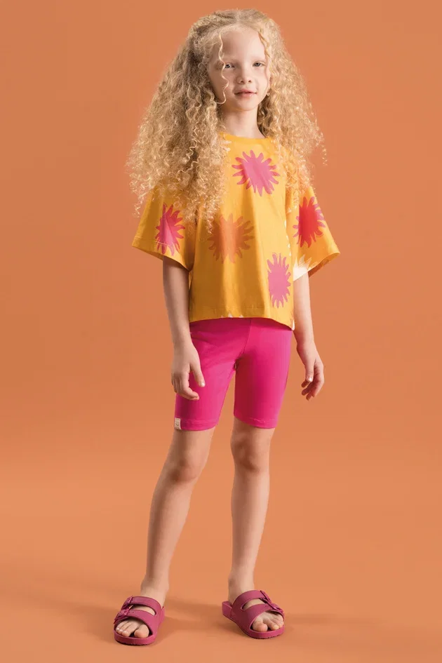 Conjunto Infantil com Blusa Oversized Estampada e Bermuda Ciclista