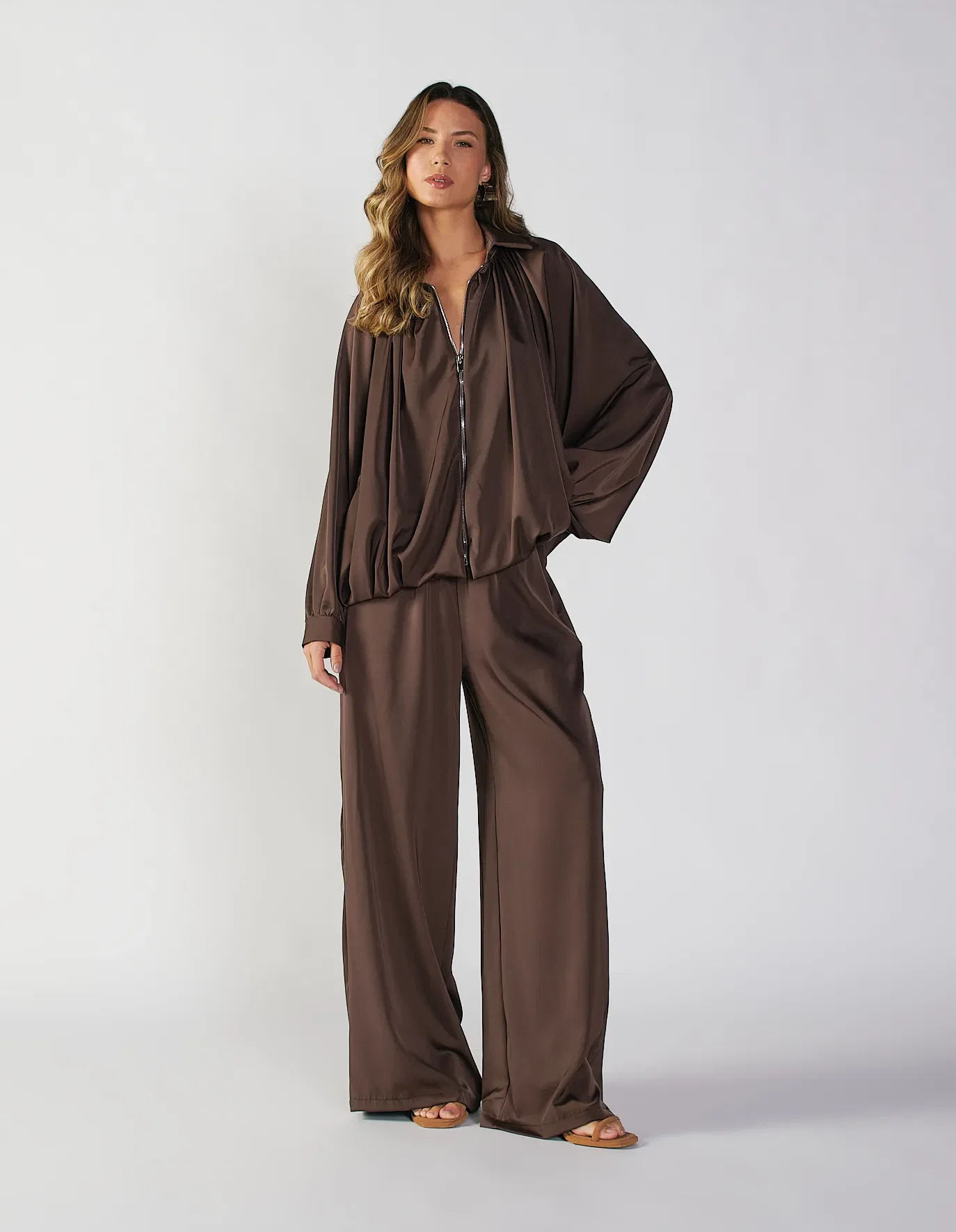 Calça Pantalona Acetinada Cós Elástico - Cafe — imagem 1