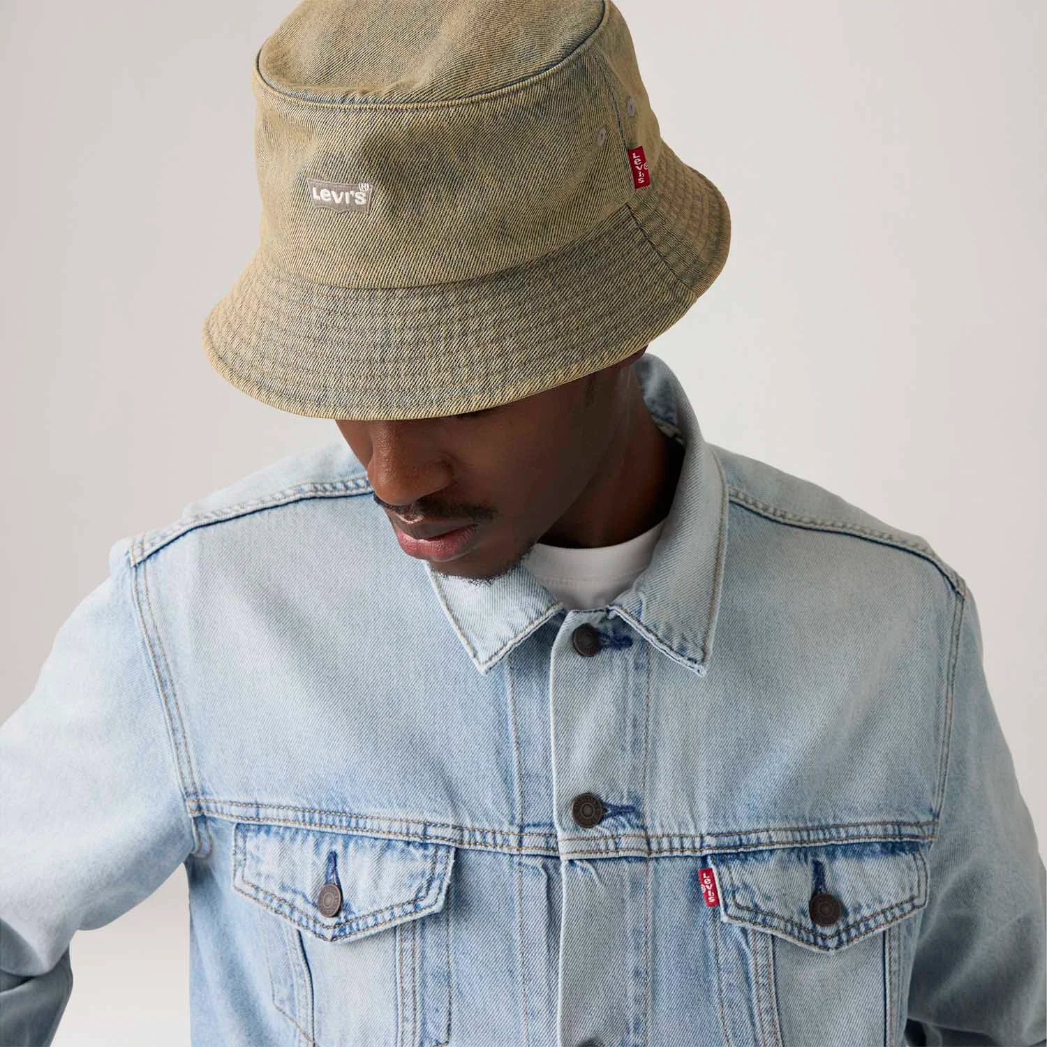 Chapéu Levi's® Batwing Bucket Lavagem Clara — imagem 1