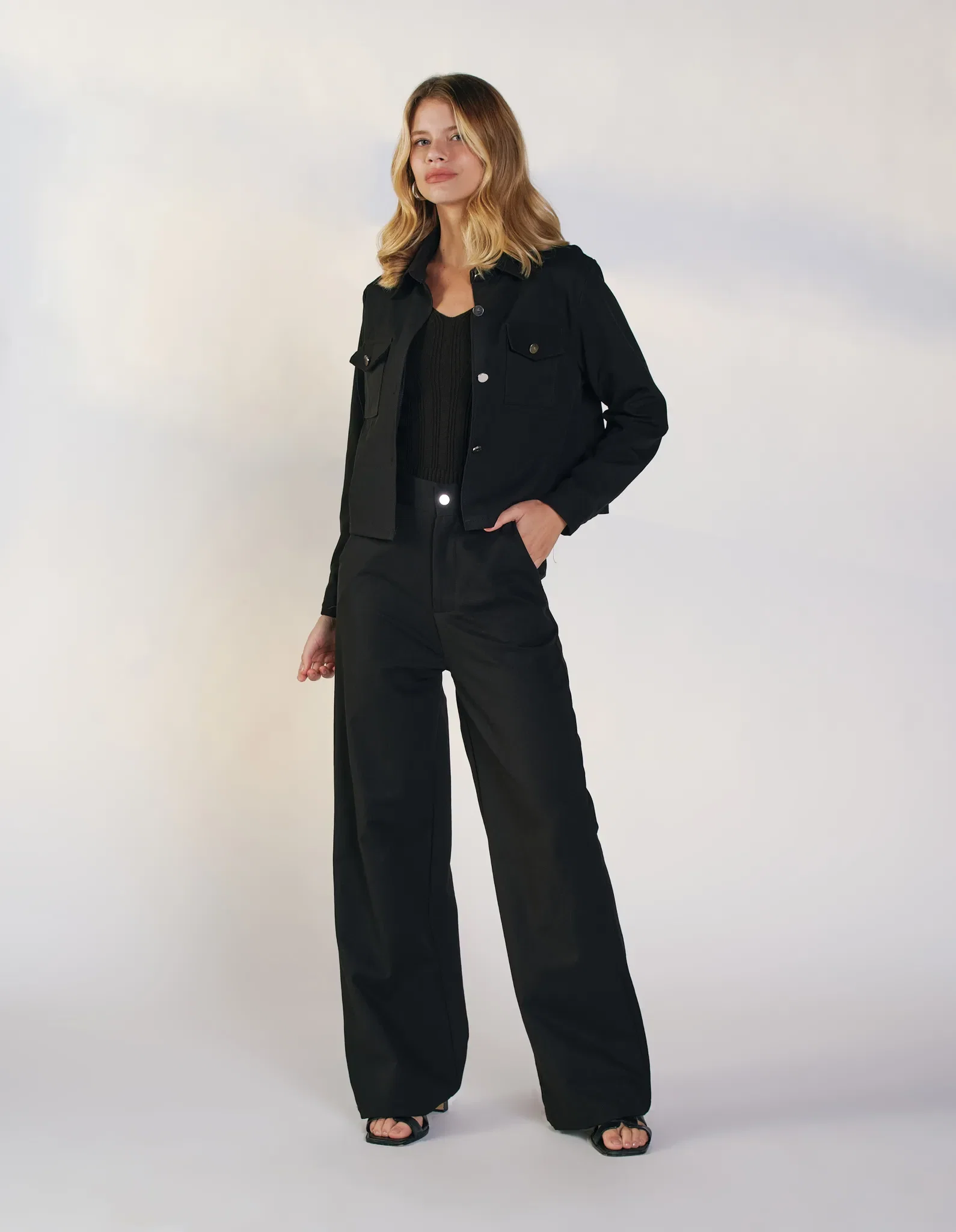 Calça Pantalona Bolsos - Preto