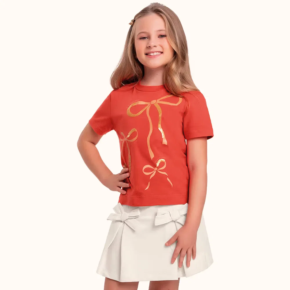 Blusa em meia malha com bordado em lantejoula