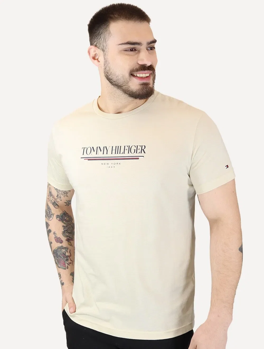 Camiseta Tommy Hilfiger Masculina Brand Love Big Creme