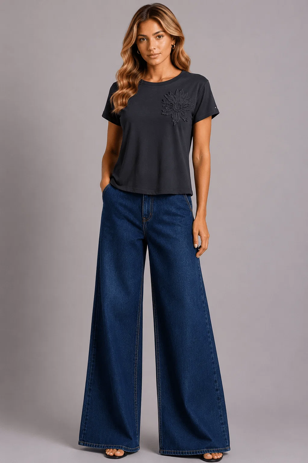 Blusa Manga Curta Flor Artesanal - Preto — imagem 1