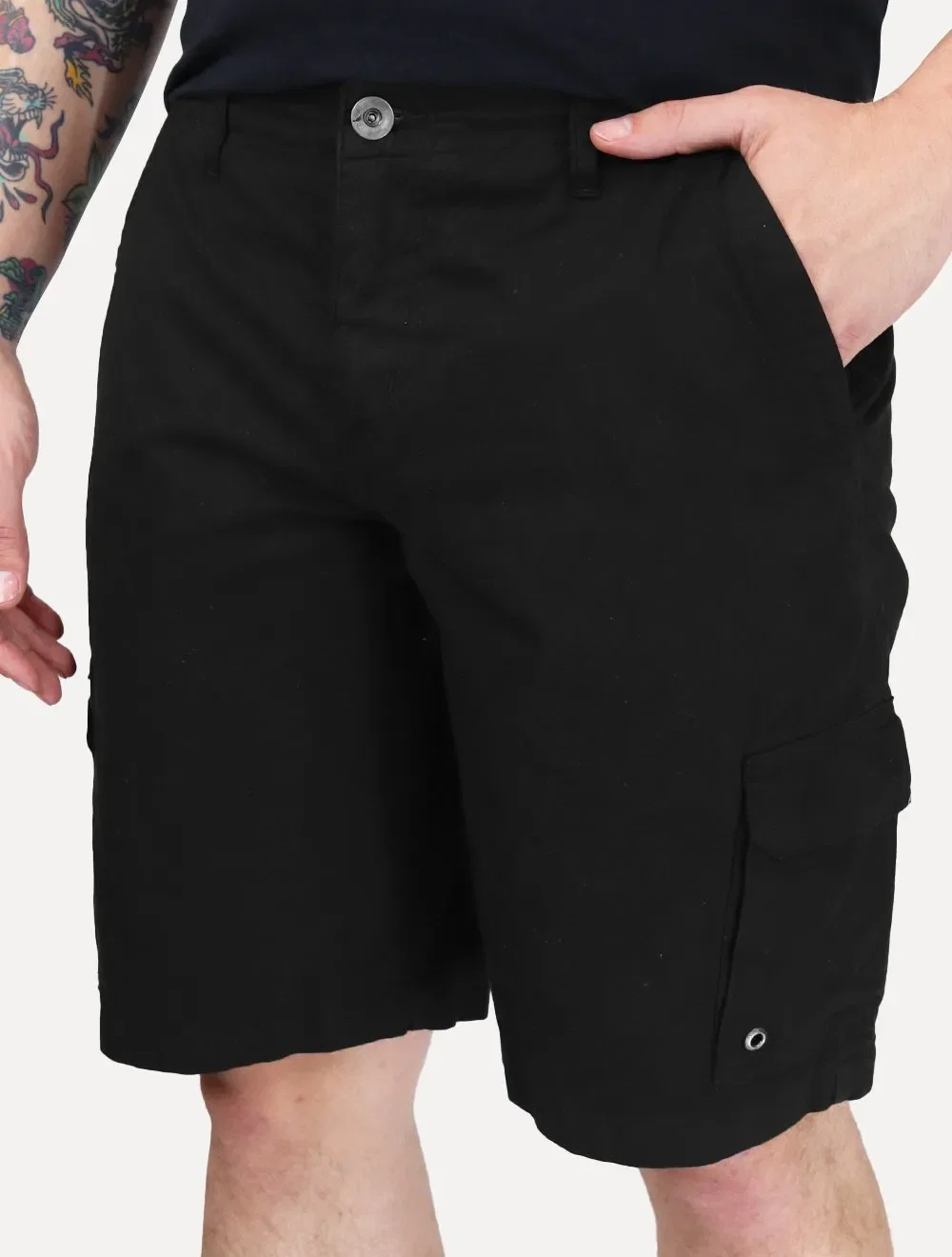 Bermuda Reserva Masculina Sarja Cargo Preta — imagem 1