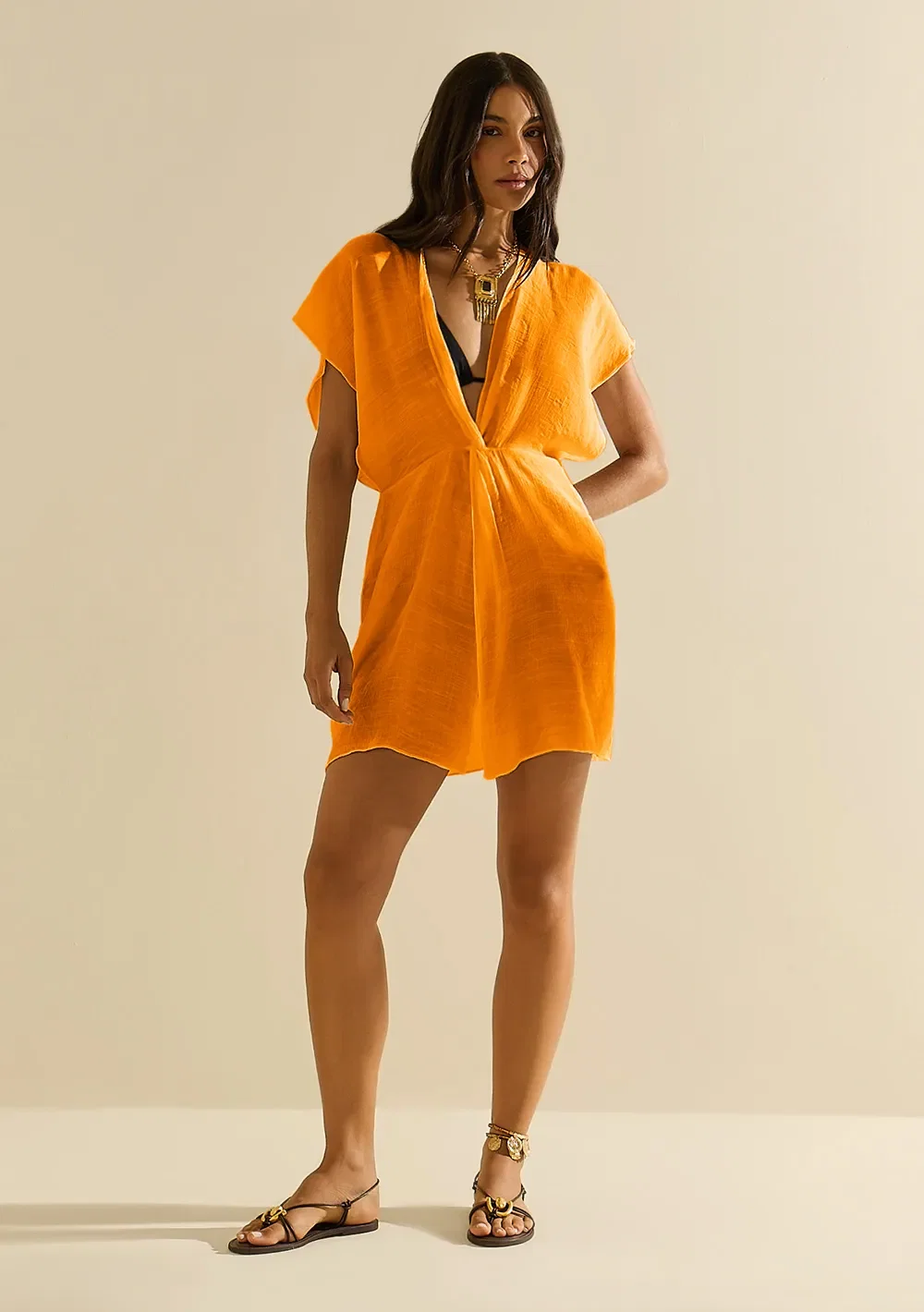 Vestido Morena Rosa Solto Decote V Manga Curta Curto Laranja